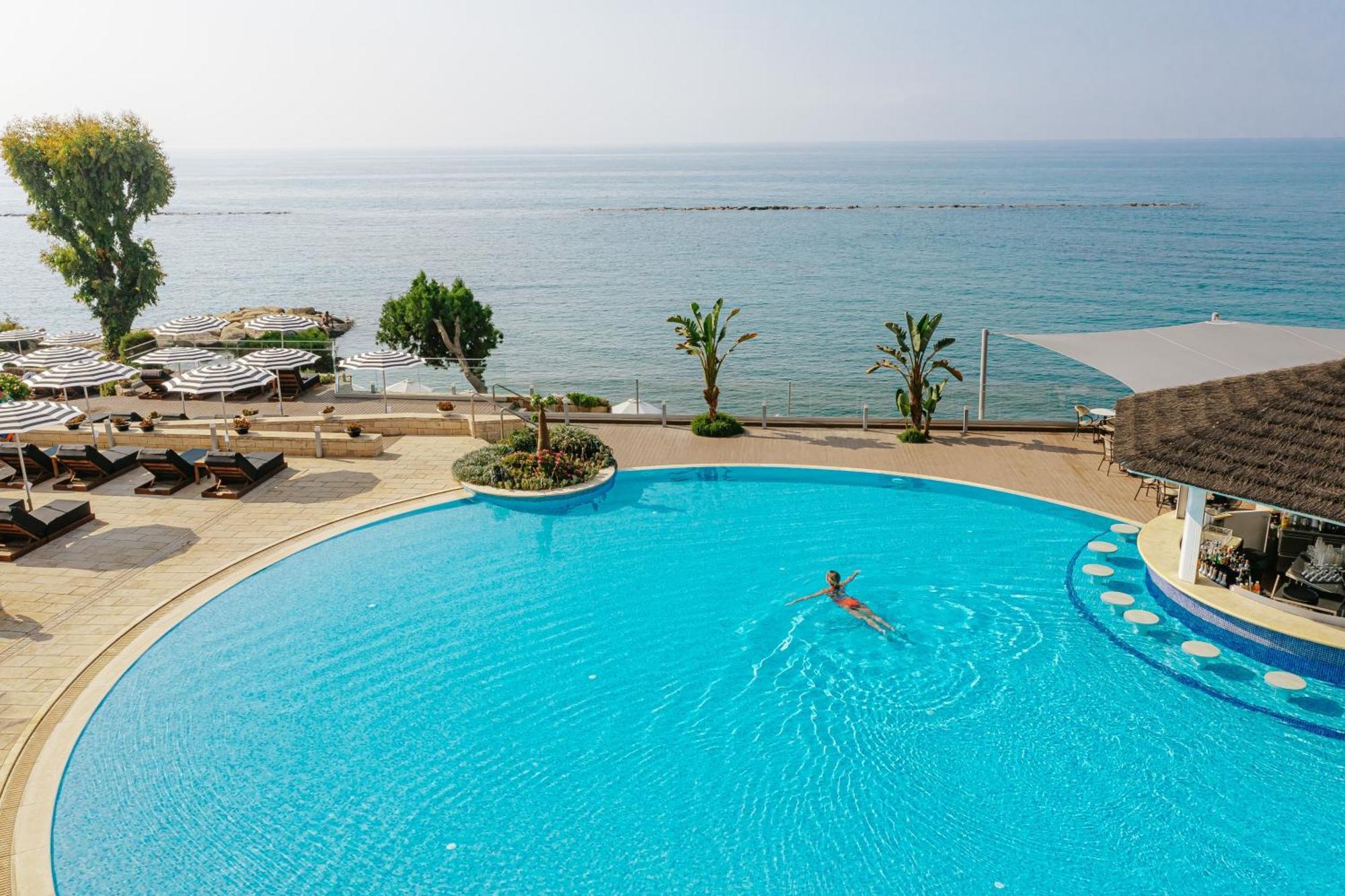 Royal Apollonia By Louis Hotels Limassol Exterior photo The swimming pool at the Dan Hotel